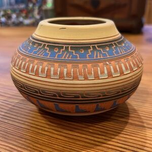 Native American Decorated & Signed Pottery Clay Pot